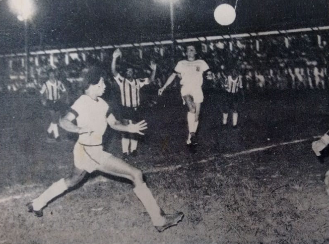 Arquivo:1973.02.21 - Figueirense 1 x 3 Grêmio - foto.png