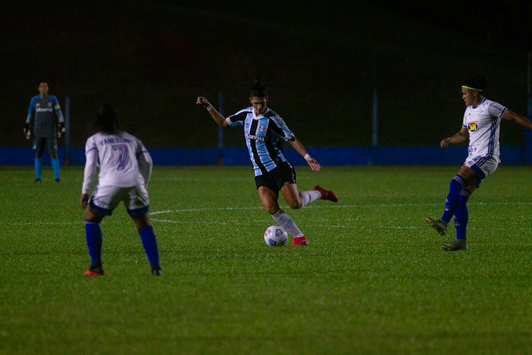 Arquivo:2021.04.21 - Grêmio 2 x 1 Cruzeiro (feminino).2.png