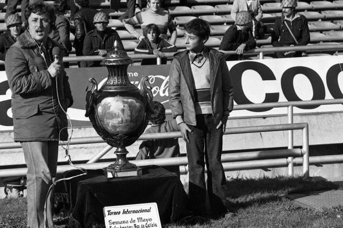 Arquivo:Troféu Semana de Mayo.jpg