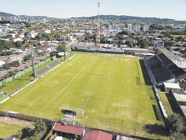 Arquivo:Estádio dos Eucaliptos (Santa Cruz do Sul).jpg