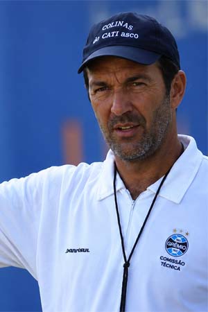Arquivo:Hugo Eduardo de León Rodríguez Treinador.jpg
