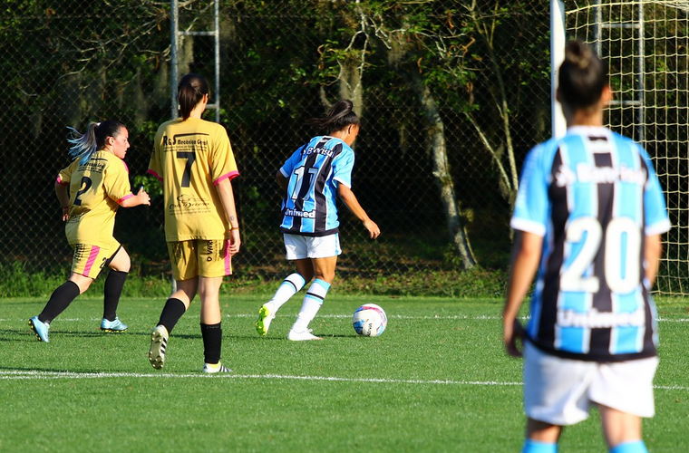 Arquivo:2017.09.24 - Grêmio (feminino) 15 x 0 João Emílio (feminino).3.png