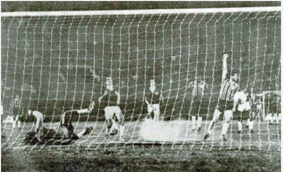 Arquivo:1980.10.01 - Caxias 1 x 3 Grêmio - O Pioneiro.png
