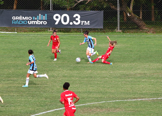 Arquivo:2017.12.03 - Grêmio (feminino) 2 x 0 Internacional (feminino).3.png