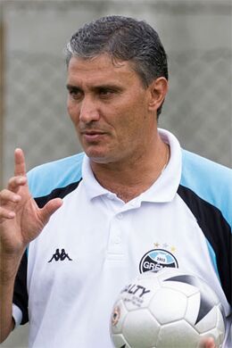Adenor Leonardo Bachi Treinador.jpg