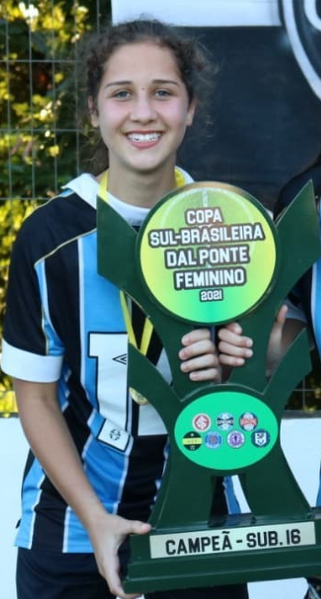 Arquivo:Djulia Gabriela Schallenberger.2.png